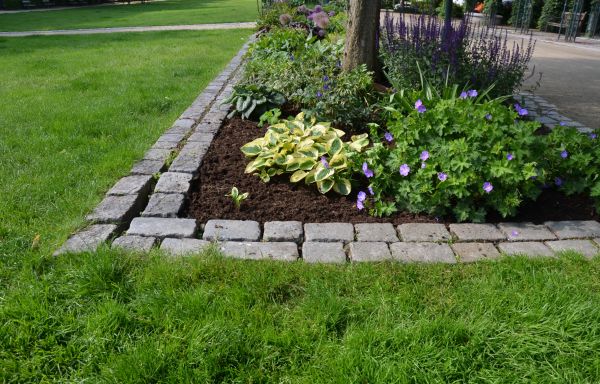 Flower Bed Mulching in Oxnard